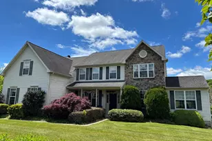 976 Stuart Dr, Pottstown, PA 19464 - Photo 2