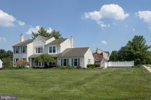 2284 Locust Dr, Lansdale, PA 19446 - Photo 2