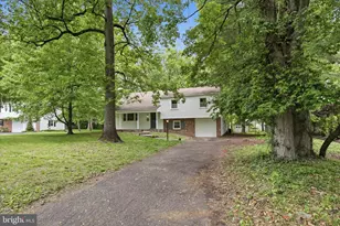 140 Woodland Dr, Lansdale, PA 19446 - Photo 2