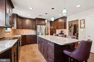 1325 Deflavis Cir, Blue Bell, PA 19422 - Photo 4