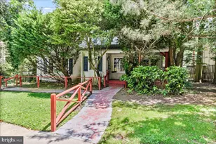 4 E Lodges Ln, Bala Cynwyd, PA 19004 - Photo 2