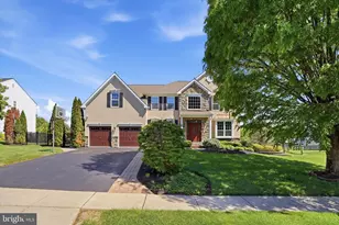 17 Carriage Cir, Royersford, PA 19468 - Photo 2