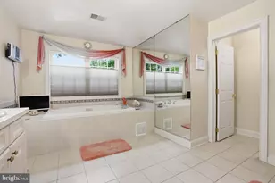 2780 Honeysuckle Ln, Huntingdon Valley, PA 19006 - Photo 10
