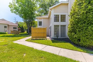 348 Green Meadow Ln, Horsham, PA 19044 - Photo 2