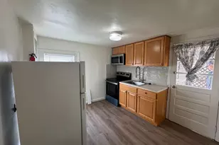 261 N York St, Pottstown, PA 19464 - Photo 2