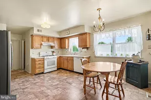 25 William Penn Dr, Schwenksville, PA 19473 - Photo 14