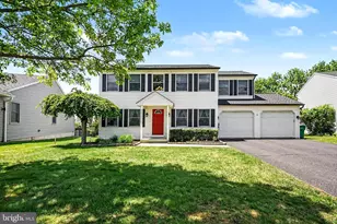 793 Hunter Dr, Pennsburg, PA 18073 - Photo 1