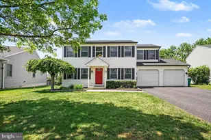 793 Hunter Dr, Pennsburg, PA 18073 - Photo 2