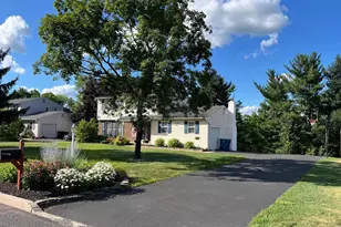 725 Scenic Dr, Harleysville, PA 19438 - Photo 1