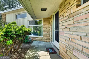 2615 Dogwood Ln, Norristown, PA 19401 - Photo 2