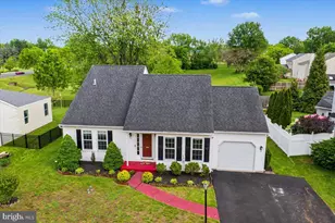 105 Abbey Dr, Royersford, PA 19468 - Photo 2