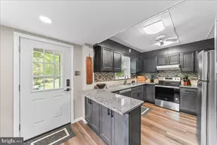 136 Walnut St, Mont Clare, PA 19453 - Photo 10