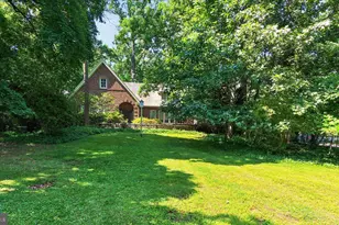 17 Woodland Dr, Lansdale, PA 19446 - Photo 2