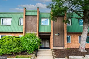 912 Meadowview Ln, Mont Clare, PA 19453 - Photo 2