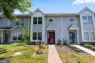 345 Bradford Ln, Lansdale, PA 19446 - Photo 2