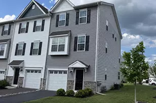 421 Ridgewood Dr, Royersford, PA 19468 - Photo 2