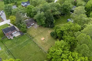 621 Bob White Rd, Wayne, PA 19087 - Photo 2