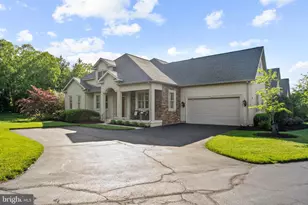 703 St Andrews Ct, Telford, PA 18969 - Photo 2