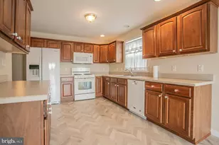 220 W Harmony Dr, Pottstown, PA 19464 - Photo 8