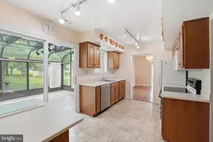 2049 Hawthorne Ln, Hatfield, PA 19440 - Photo 6