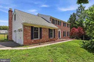 211 Stefan Pl, North Wales, PA 19454 - Photo 2