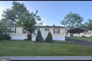 204 Green Hill Dr, Green Lane, PA 18054 - Photo 2