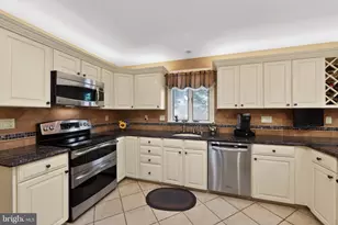 690 Andrews Dr, Harleysville, PA 19438 - Photo 6