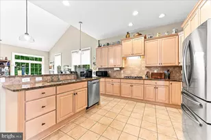 404 Peters Way, Phoenixville, PA 19460 - Photo 2