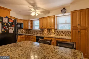 1706 N Hills Dr, Norristown, PA 19401 - Photo 2