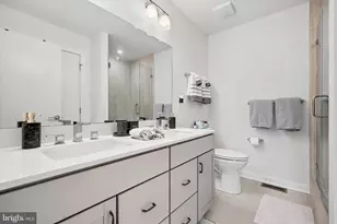 919 Riverplace Dr, Conshohocken, PA 19428 - Photo 20