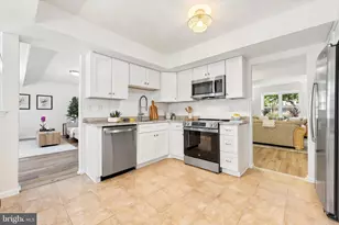 34 Greenwoods Dr, Horsham, PA 19044 - Photo 2
