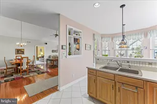 1072 Bordeaux Ln, Pennsburg, PA 18073 - Photo 18