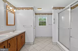24 Longwood Ct E, Harleysville, PA 19438 - Photo 18