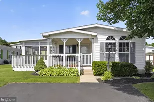 24 Longwood Ct E, Harleysville, PA 19438 - Photo 1
