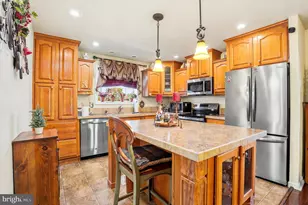 308 Meadow Ct, North Wales, PA 19454 - Photo 4