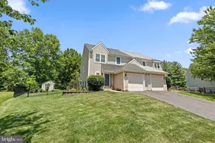 147 Azalea Cir, Royersford, PA 19468 - Photo 2