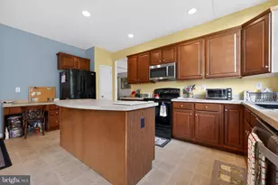 1110 Autumnview Ln, Pottstown, PA 19464 - Photo 10