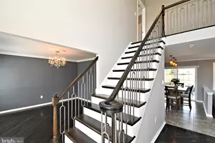 41 Edmonds Dr, Royersford, PA 19468 - Photo 2