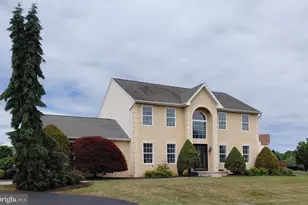 41 Edmonds Dr, Royersford, PA 19468 - Photo 1