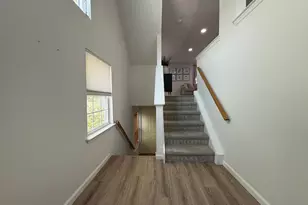 434 Pleasant Valley Dr, Conshohocken, PA 19428 - Photo 2