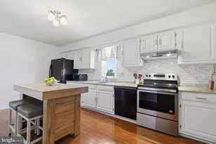 908 Green St, Bridgeport, PA 19405 - Photo 8