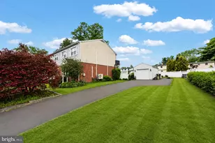 728 Pennbrook Ave, Lansdale, PA 19446 - Photo 1