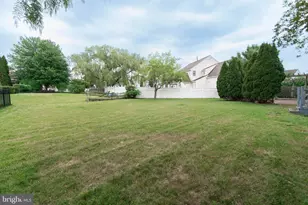 912 Hickory Grove Dr, Royersford, PA 19468 - Photo 6