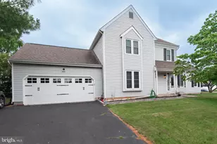 912 Hickory Grove Dr, Royersford, PA 19468 - Photo 1