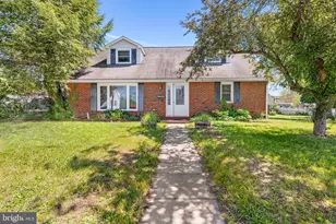 318 Washington St, Pennsburg, PA 18073 - Photo 1