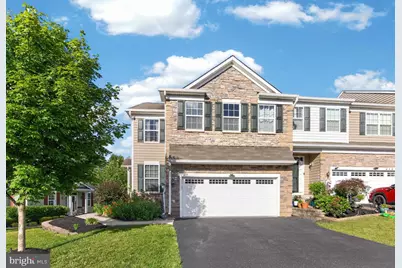 271 Fairfield Circle W, Royersford, PA 19468 - Photo 1