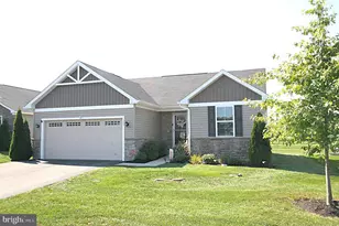 323 Steeplechase Ln, Pottstown, PA 19464 - Photo 2