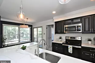 102 Foxmeadow Dr, Royersford, PA 19468 - Photo 8