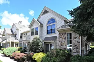 102 Foxmeadow Dr, Royersford, PA 19468 - Photo 2