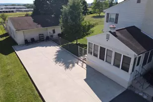 27 Oak Ln, Royersford, PA 19468 - Photo 2